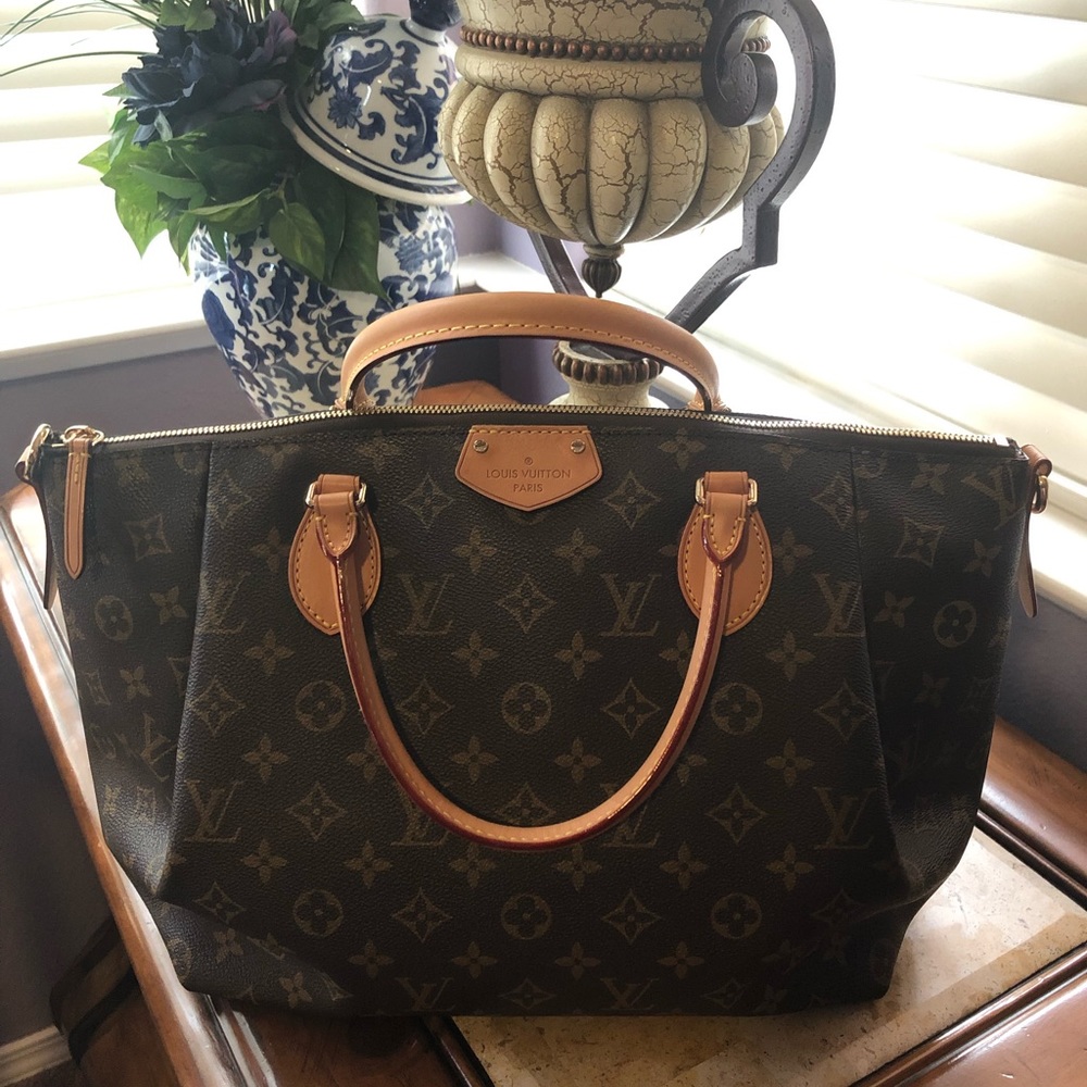 LOUIS VUITTON.. Monogram Turenne GM!